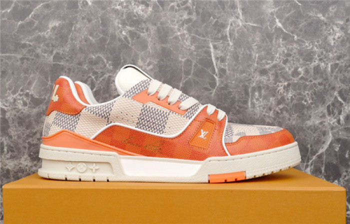 LV SNEAKER LV-000160