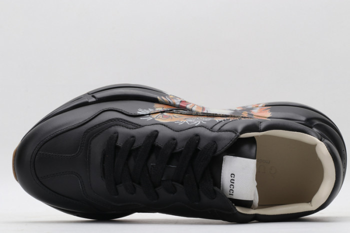 G*u*i* trainer sneaker36